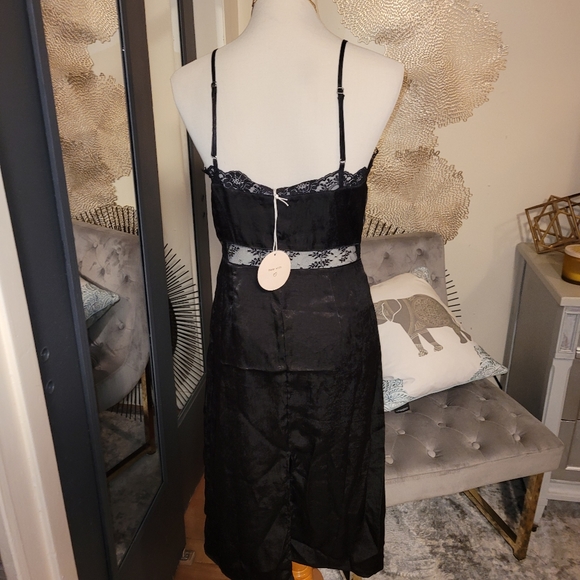 Black Stain Dress - Picture 3 of 3